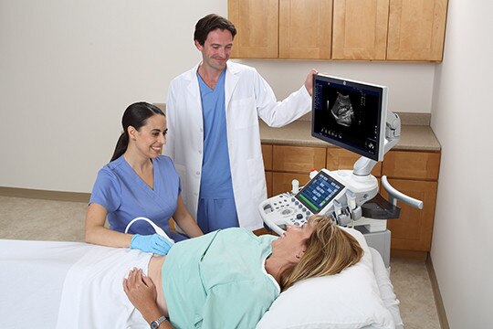 product-product-categories-ultrasound-logiq-logiq-p-series-loqic-p9-patientscanning_jpg